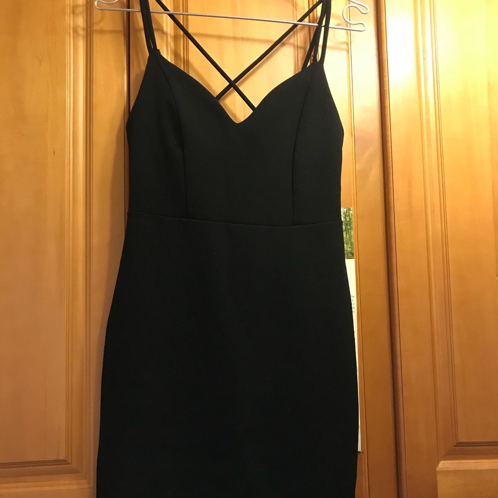black bodycon dress